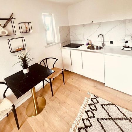 Ferienwohnung An Der Uniklinik Mit Eigener Kueche Und Renoviertem Badezimmer Homburg  Exterior foto