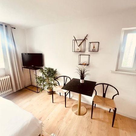 Ferienwohnung An Der Uniklinik Mit Eigener Kueche Und Renoviertem Badezimmer Homburg  Exterior foto