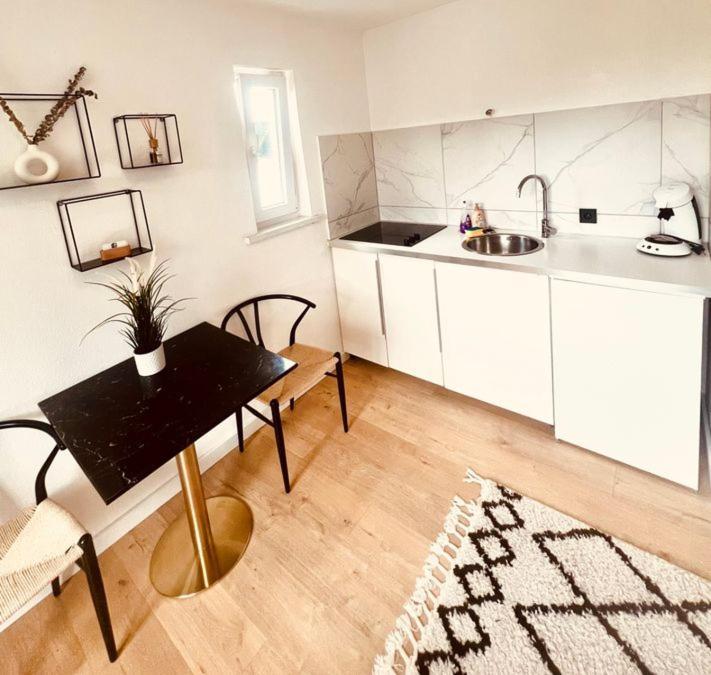 Ferienwohnung An Der Uniklinik Mit Eigener Kueche Und Renoviertem Badezimmer Homburg  Exterior foto