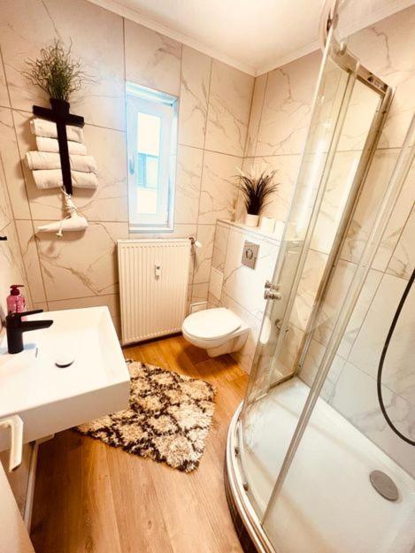 Ferienwohnung An Der Uniklinik Mit Eigener Kueche Und Renoviertem Badezimmer Homburg  Exterior foto