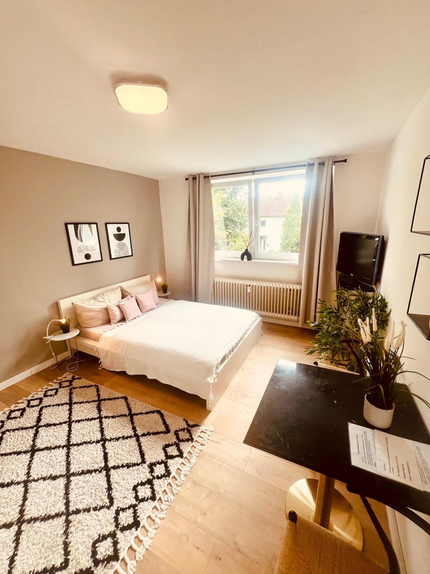 Ferienwohnung An Der Uniklinik Mit Eigener Kueche Und Renoviertem Badezimmer Homburg  Exterior foto